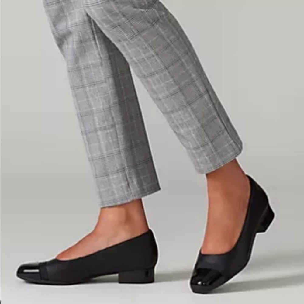 New Clark’s Collection Black Leather Patent Toe Cap Flats Pump US 5 EU 35.5 UK 3